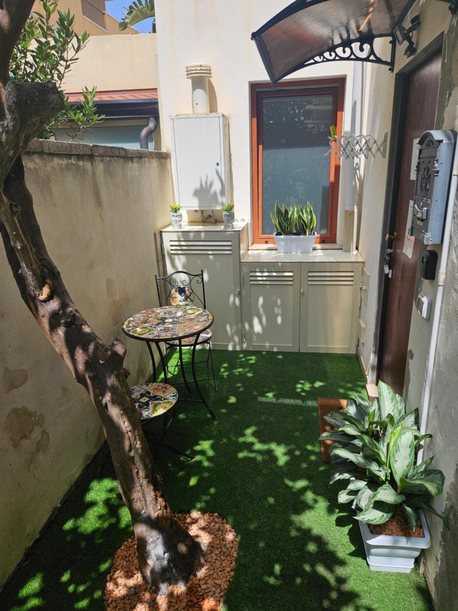 Guru House B&B Apartments Milazzo Buitenkant foto